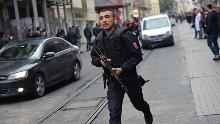 İstanbulda restorana silahlı hücum - Yaralılar var (Video)